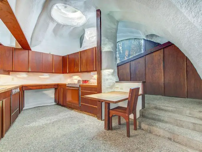 Unique Hobbit Home For Sale In Wisconsin- A Rare Treat For Eco-Buyers 19b17bf8a7c0ea3b5da77c222cec0d63w-c0xd-w685_h860_q80