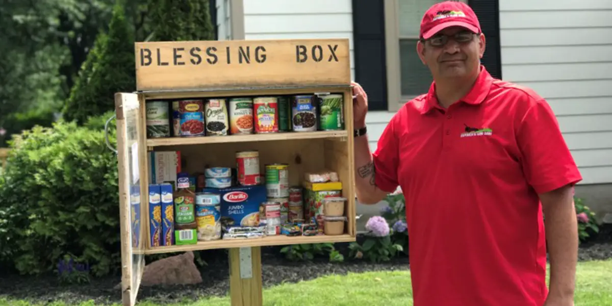 Man Builds Pantry Outside His Home To Feed The Hungry Dfdfg