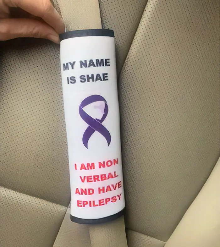 Mom Creates Seat Belt Covers To Warn Emergency Workers Of Children’s Health Issues Children-health-issues-emergency-seat-belt-covers-natalie-bell-5-5d0742534cab8__700